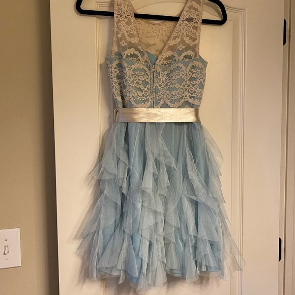 Beautiful Light Blue Dress with Cream Lace Details - Picture 4 of 4
